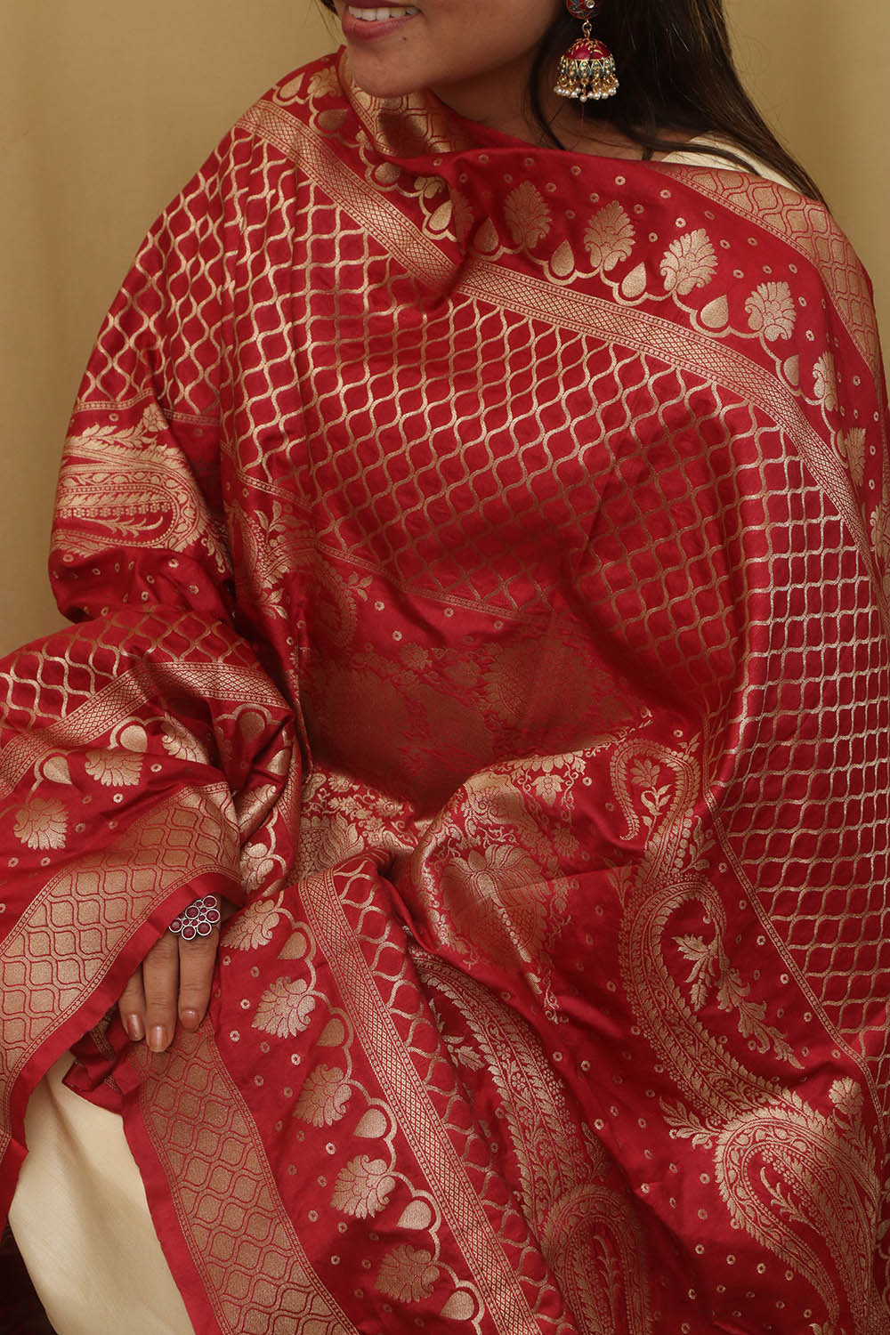 Elegant Red Banarasi Silk Dupatta - Luxurion World