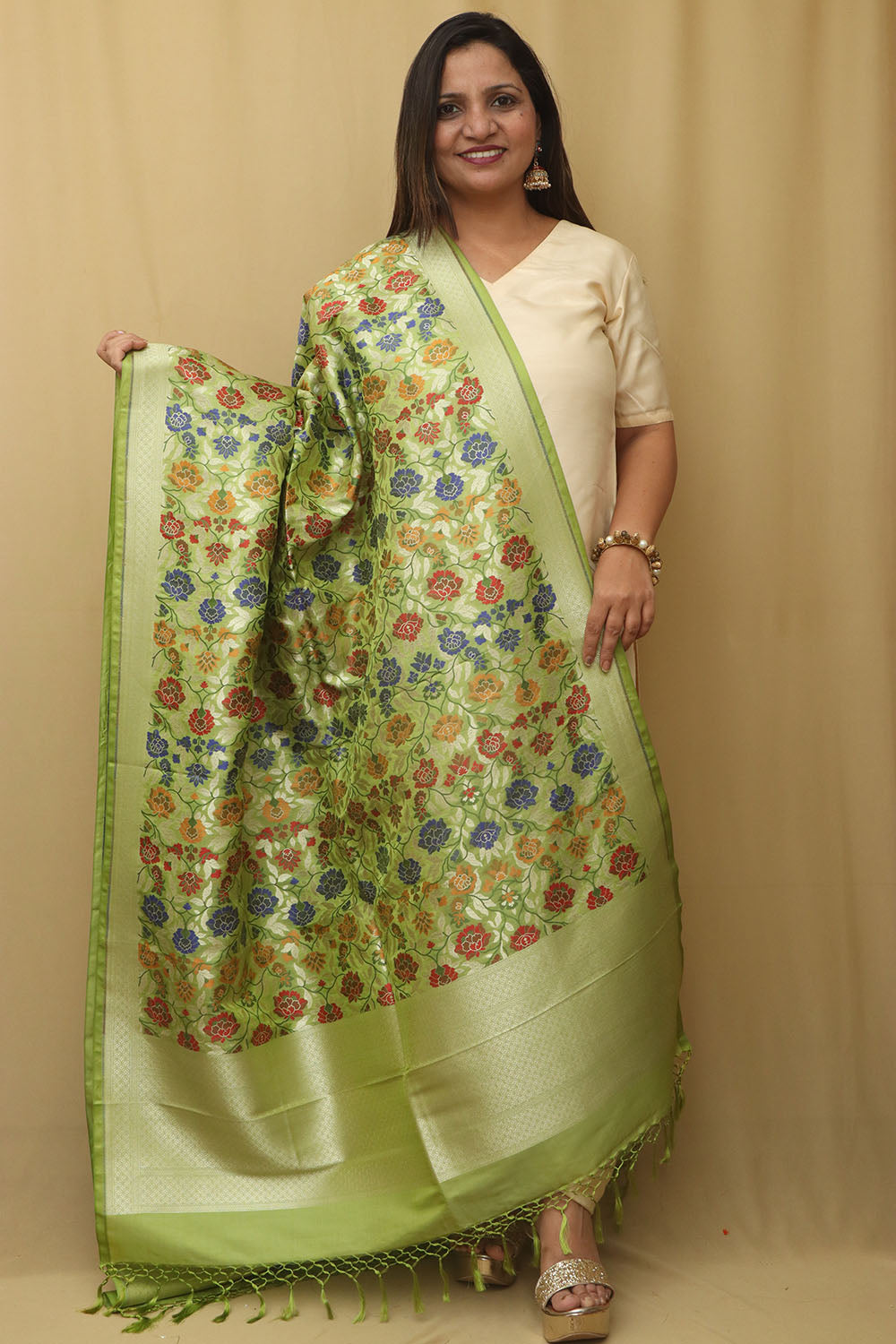 Exquisite Green Banarasi Kimkhwab Design Silk Dupatta - Elegant and Luxurious - Luxurion World