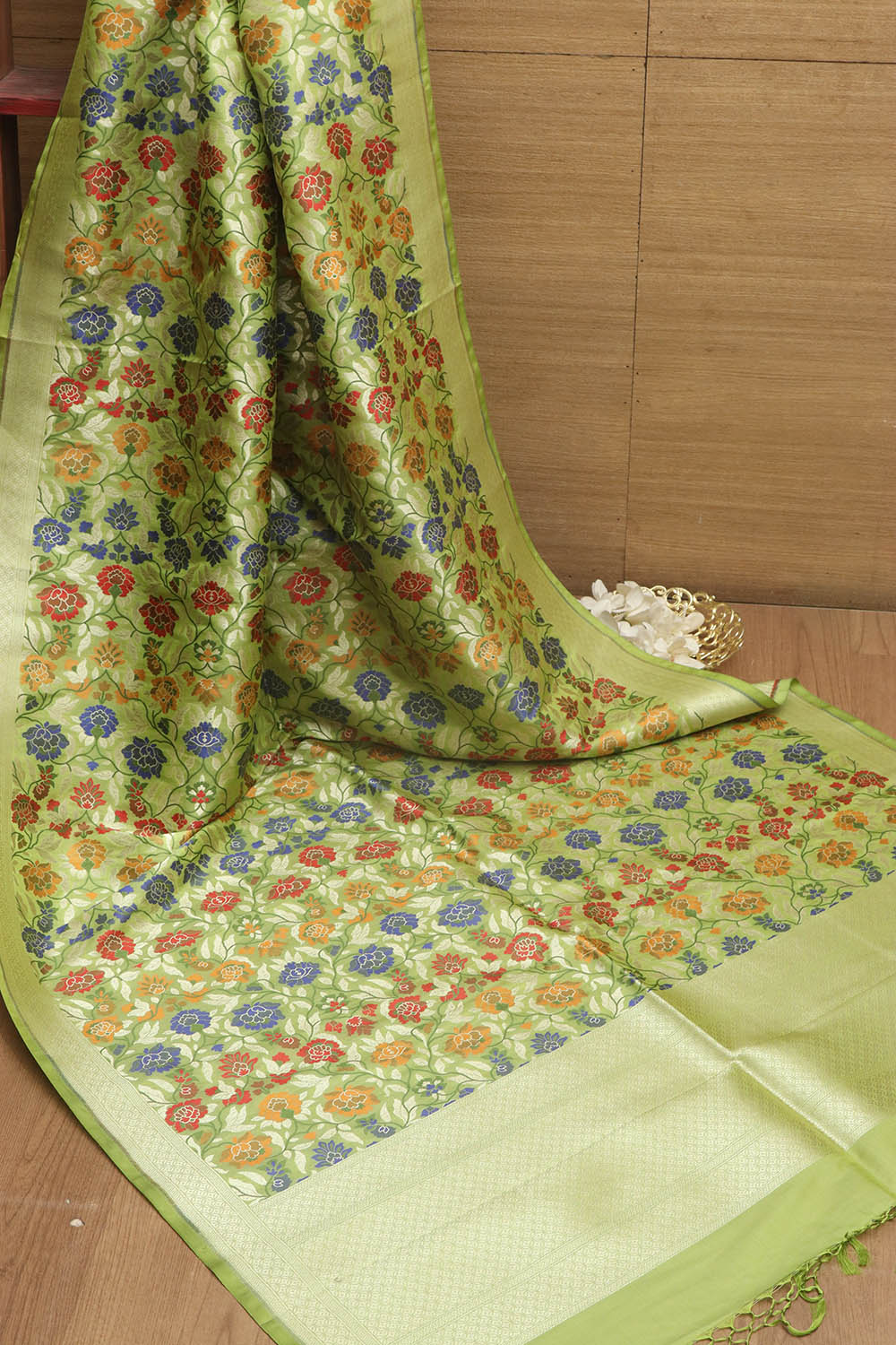 Exquisite Green Banarasi Kimkhwab Design Silk Dupatta - Elegant and Luxurious - Luxurion World