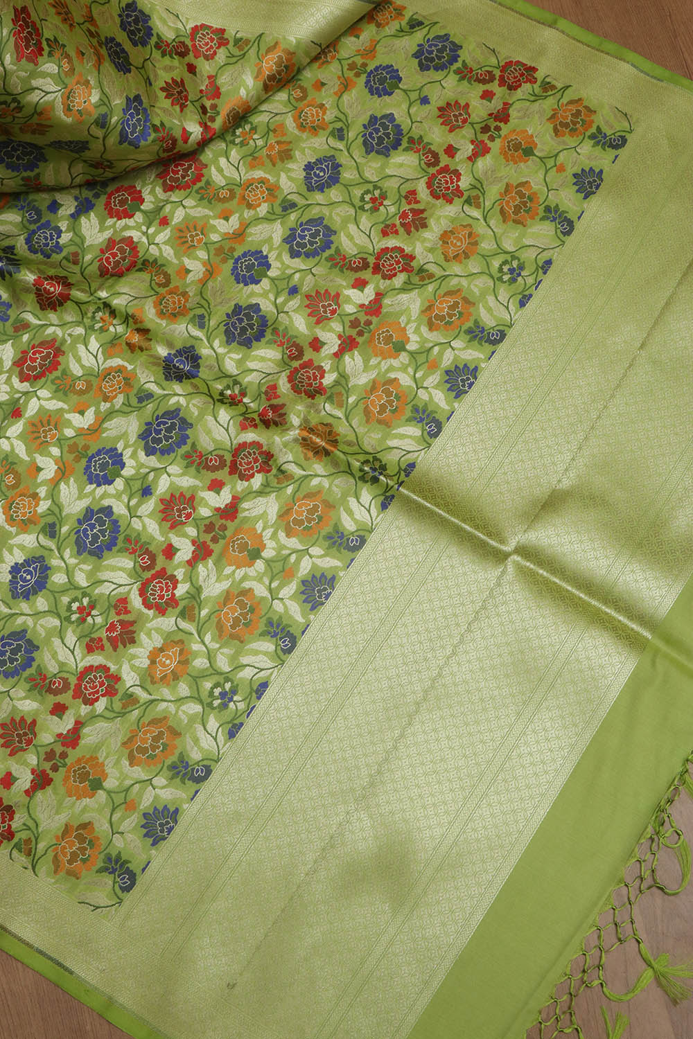 Exquisite Green Banarasi Kimkhwab Design Silk Dupatta - Elegant and Luxurious - Luxurion World