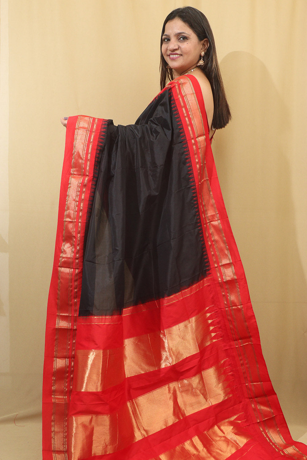 Exquisite Black Ilkal Pure Silk Saree - Luxurion World