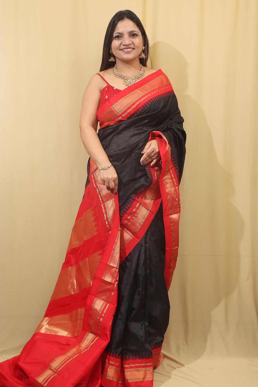 Exquisite Black Ilkal Pure Silk Saree - Luxurion World