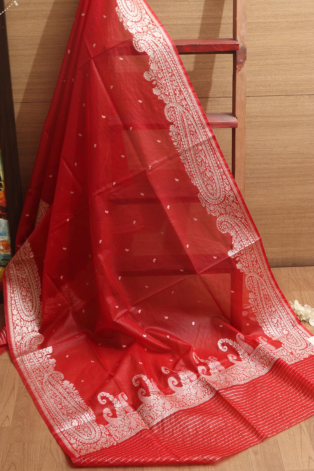 Elegant Red Banarasi Organza Silk Dupatta - Luxurion World