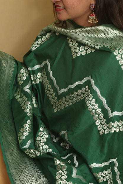 Stunning Green Banarasi Silk Dupatta - Elegant and Luxurious - Luxurion World