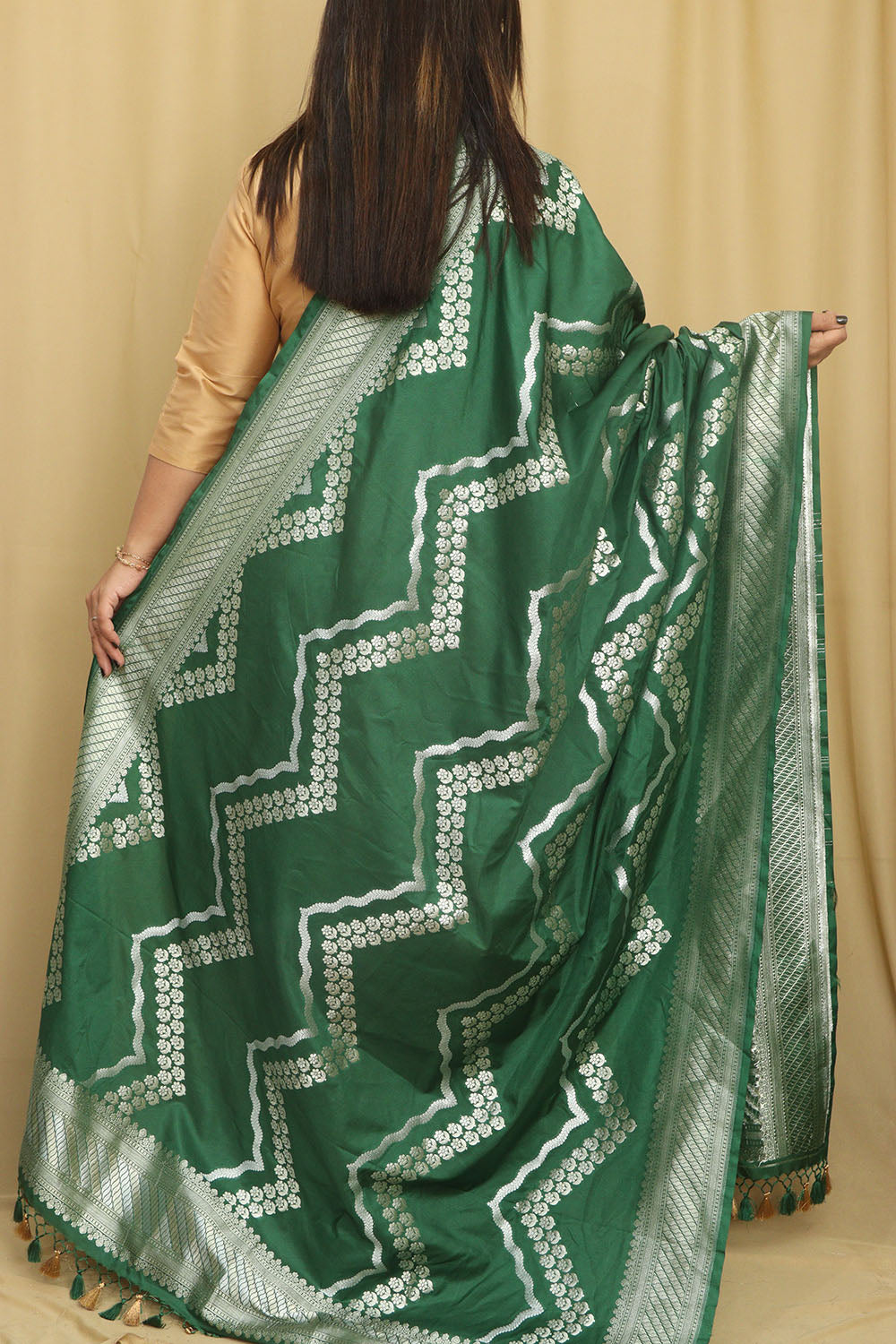 Stunning Green Banarasi Silk Dupatta - Elegant and Luxurious - Luxurion World