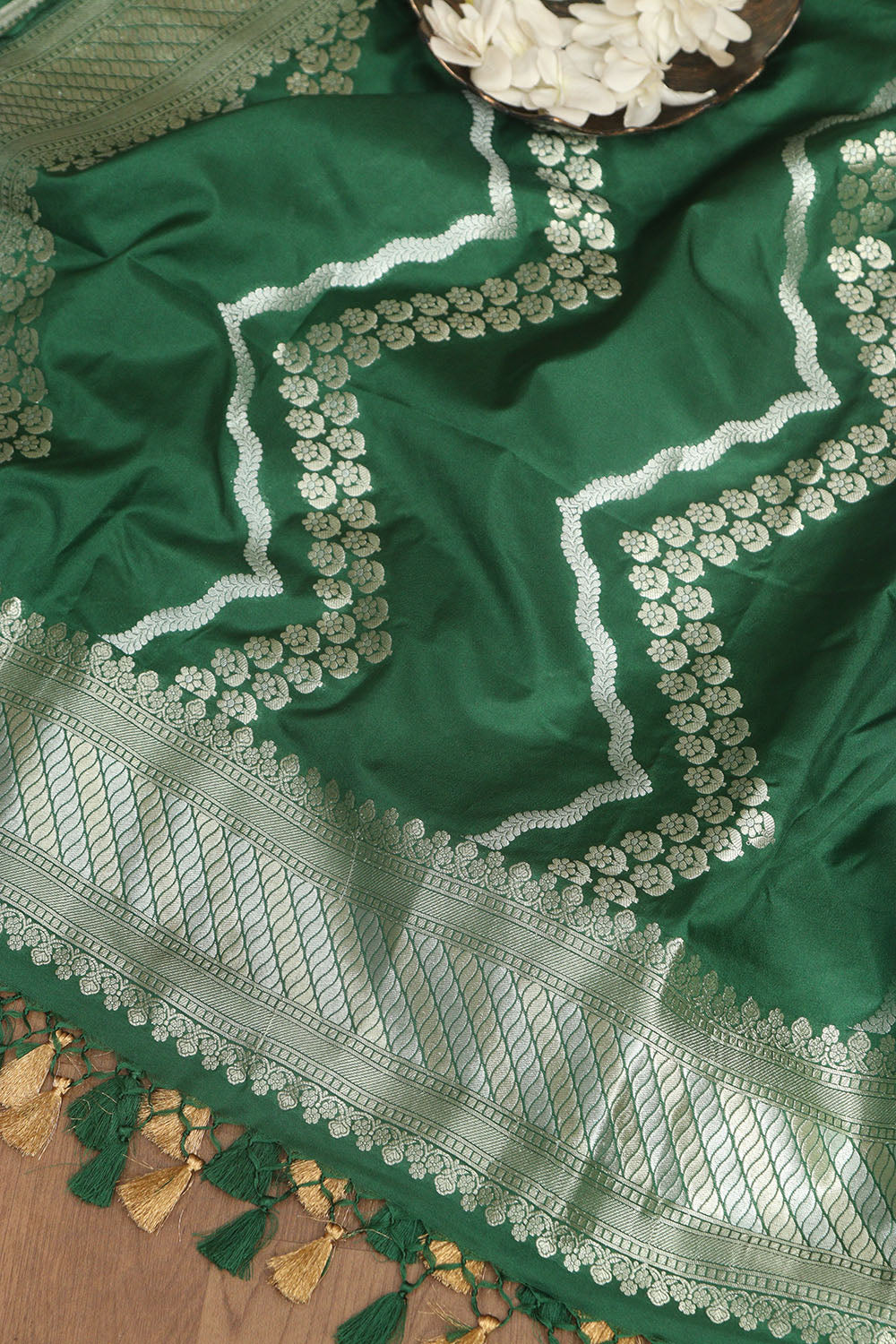 Stunning Green Banarasi Silk Dupatta - Elegant and Luxurious - Luxurion World