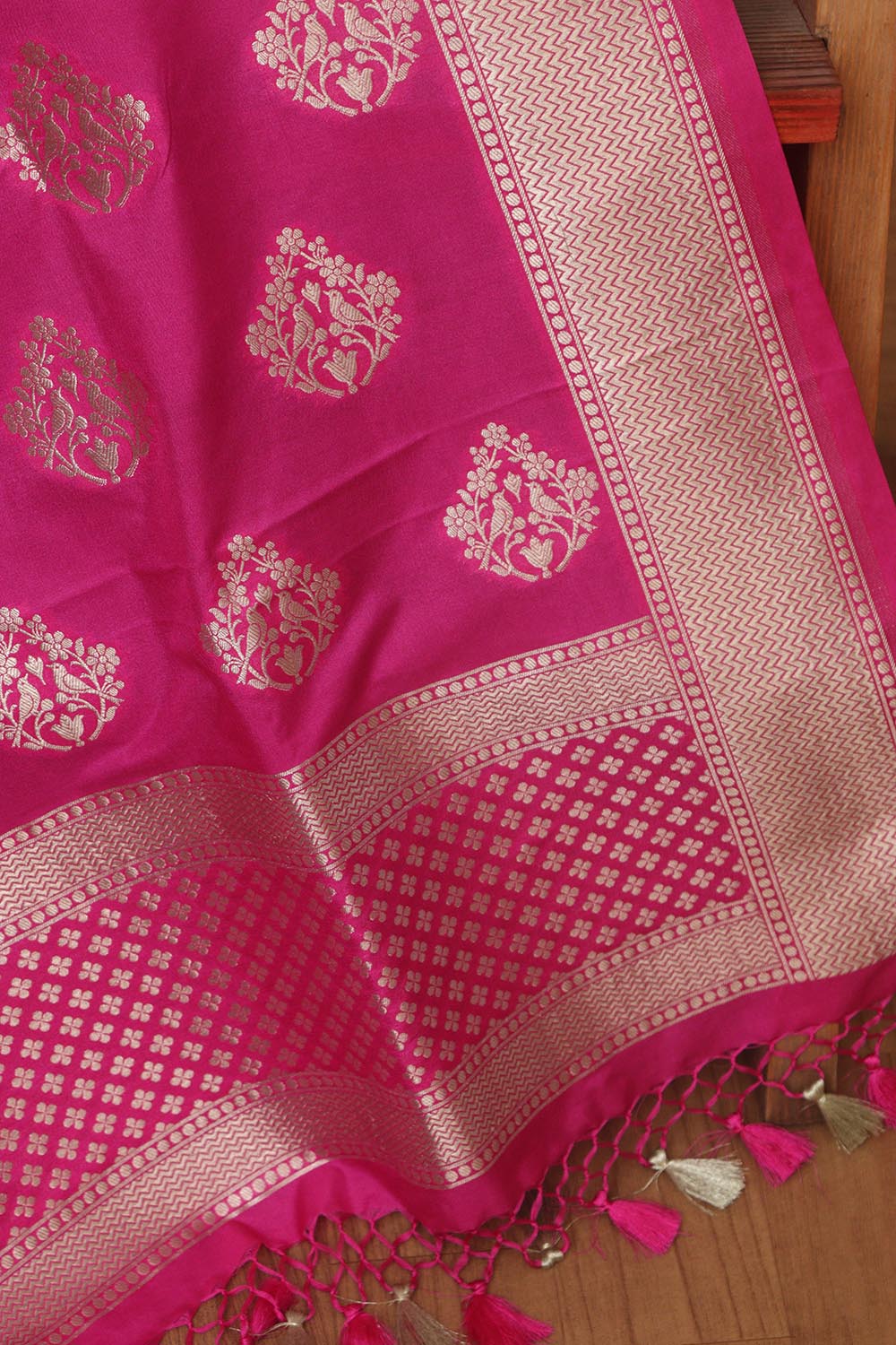 Stunning Pink Banarasi Silk Dupatta - Luxurion World