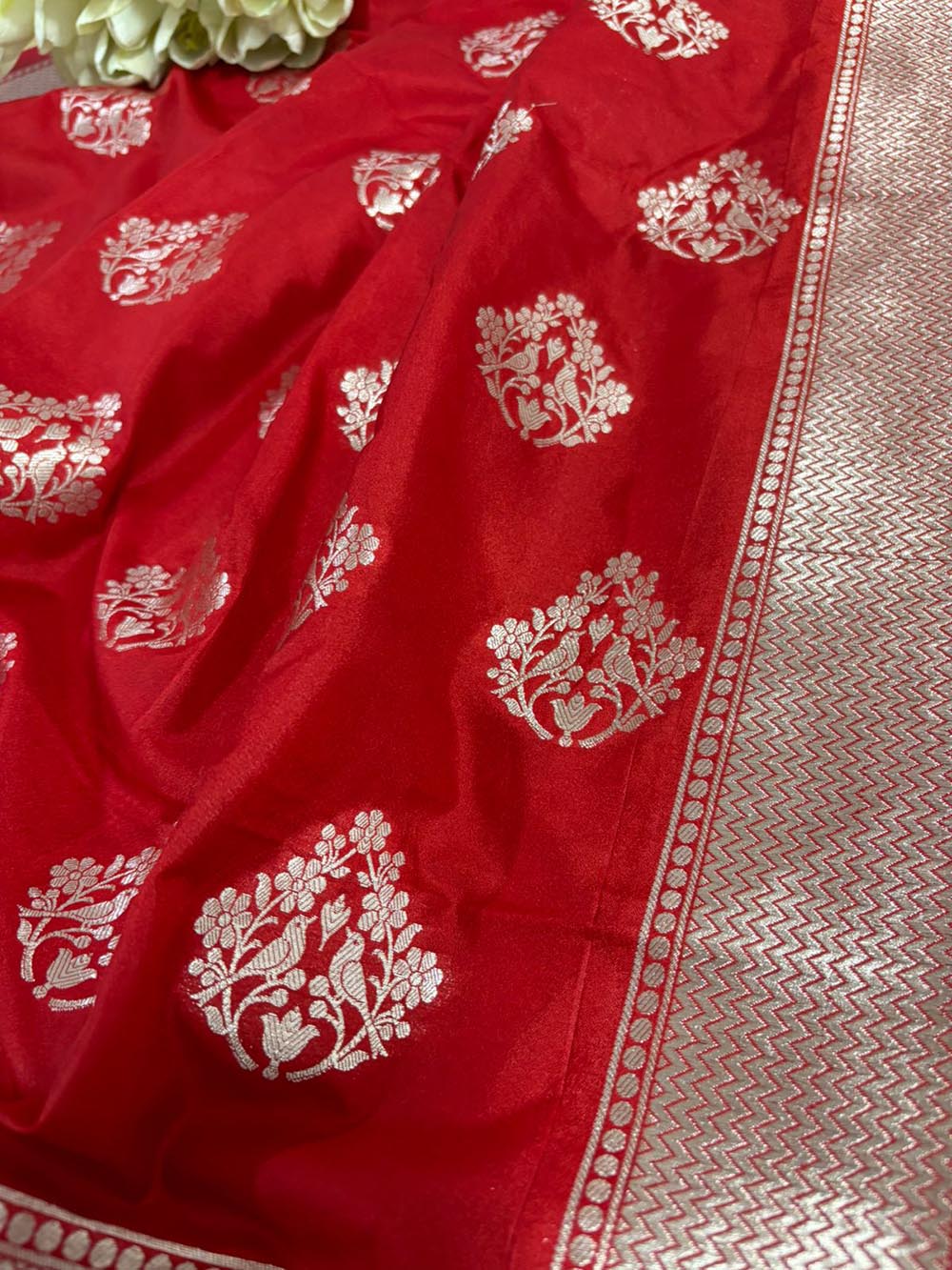 Stunning Red Banarasi Silk Dupatta - Luxurion World