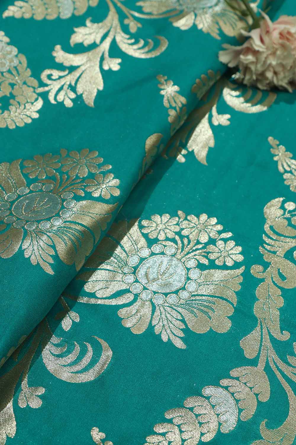 Stunning Green Banarasi Silk Fabric - 1 Mtr - Luxurion World