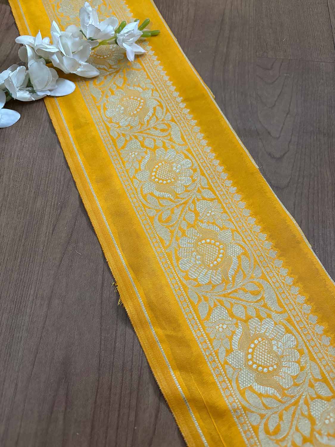 Stunning Yellow Banarasi Silk Lace ( 1 Mtr ) - Luxurion World