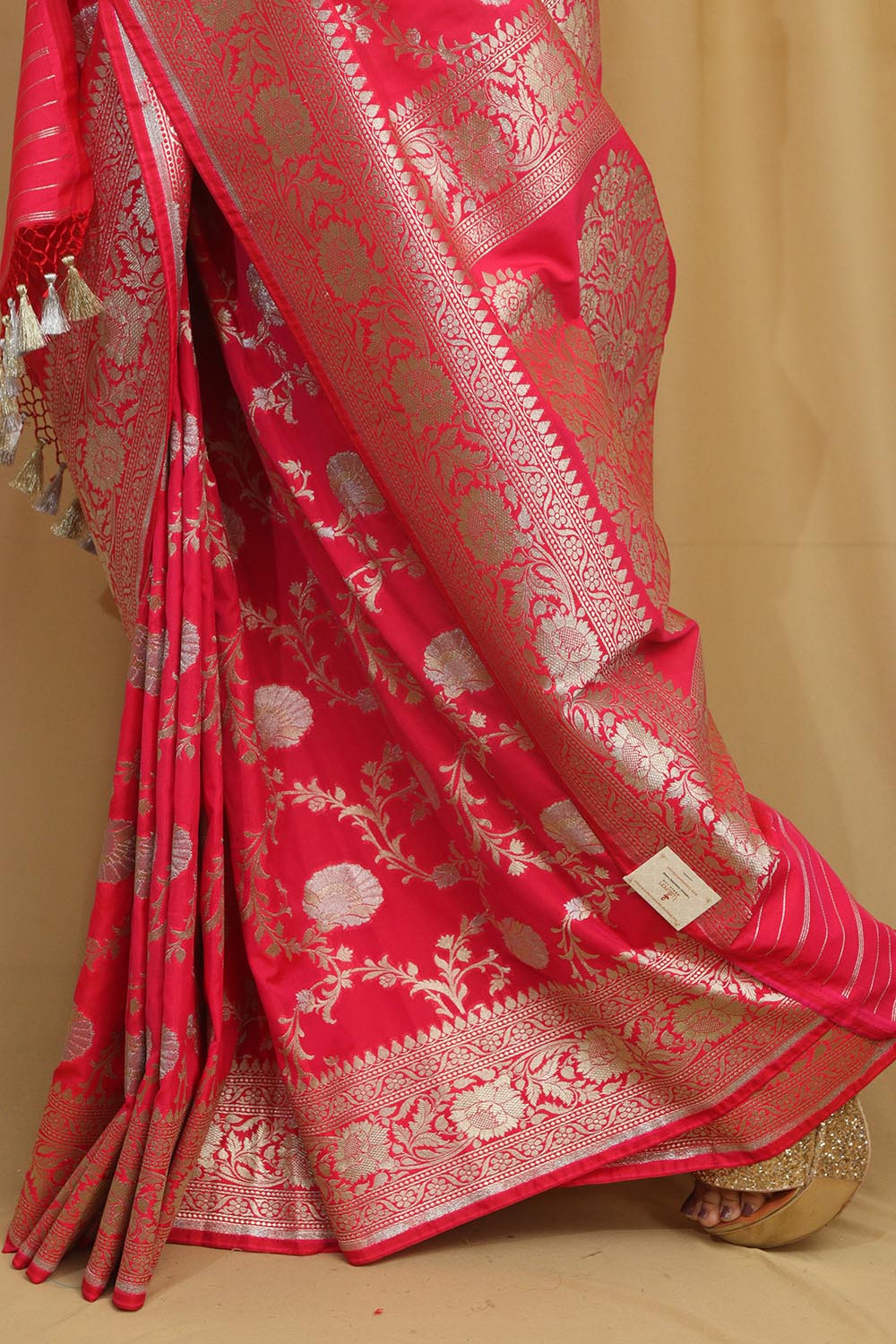 Stunning Pink Banarasi Silk Saree - Elegant and Timeless - Luxurion World