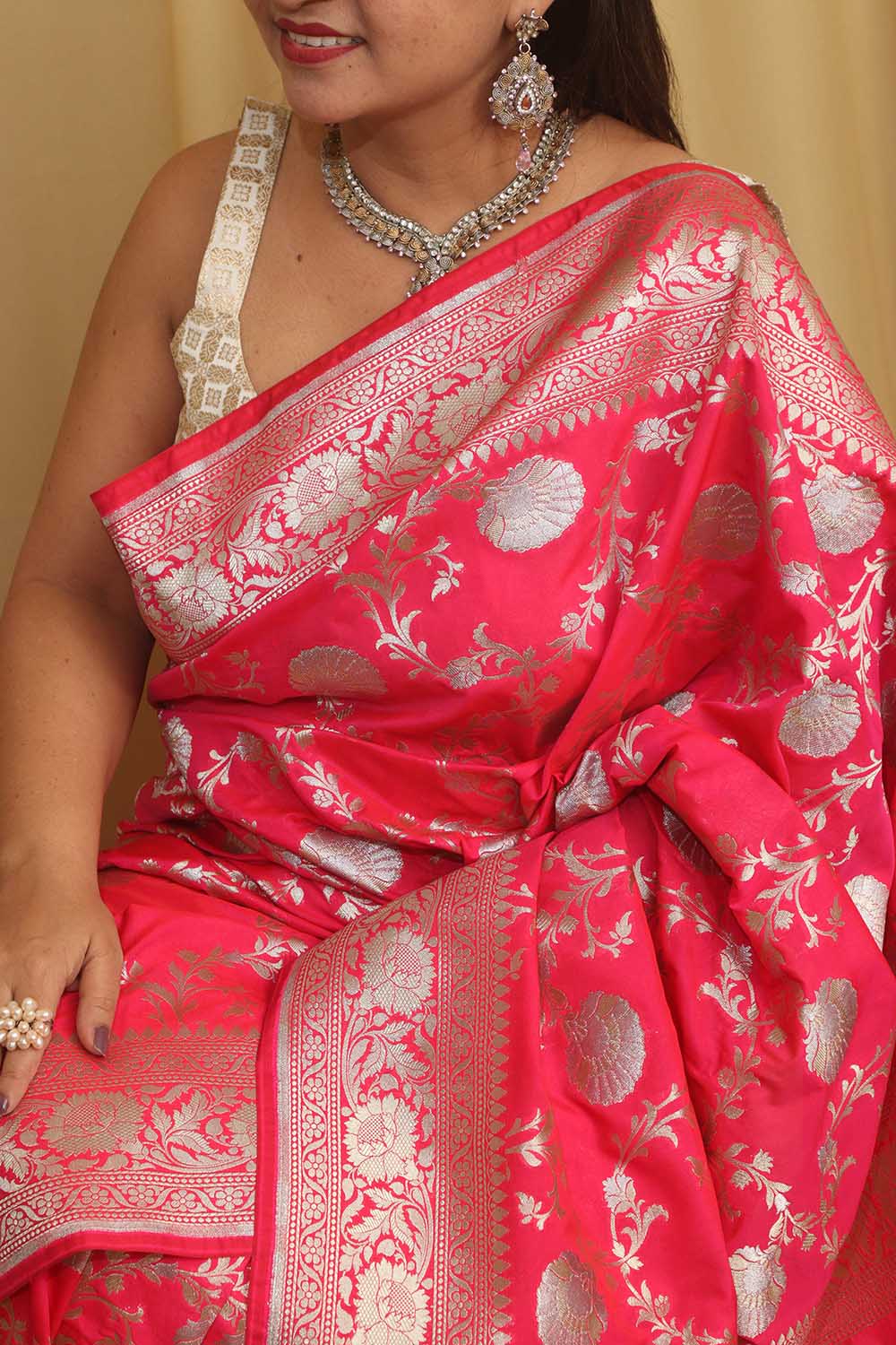 Stunning Pink Banarasi Silk Saree - Elegant and Timeless - Luxurion World