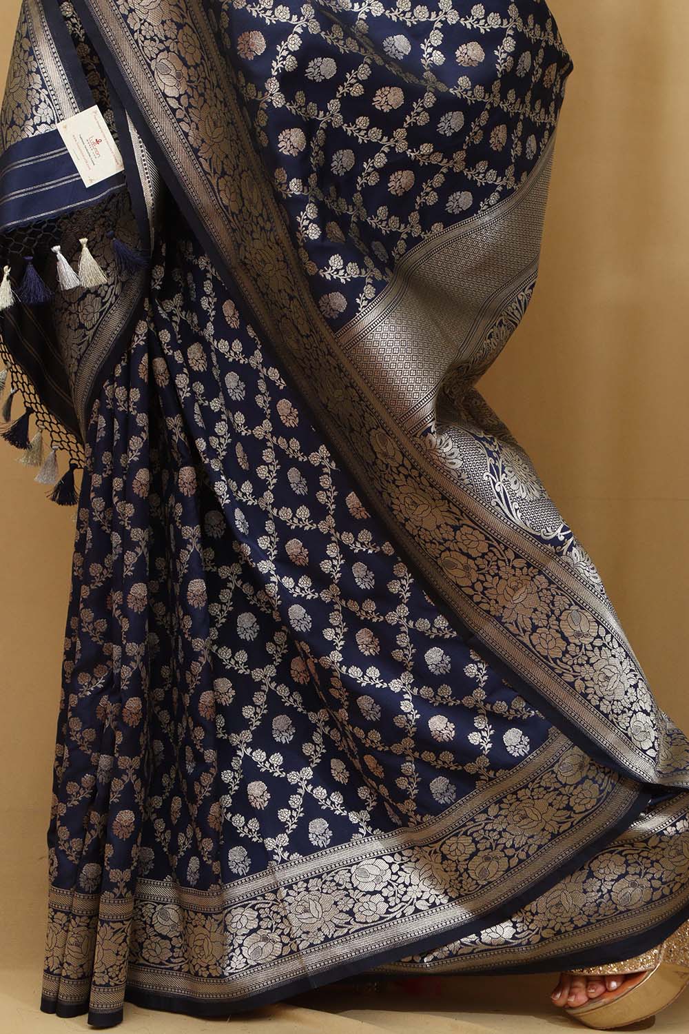 Timeless Beauty: Elegant Blue Banarasi Silk Saree - Luxurion World