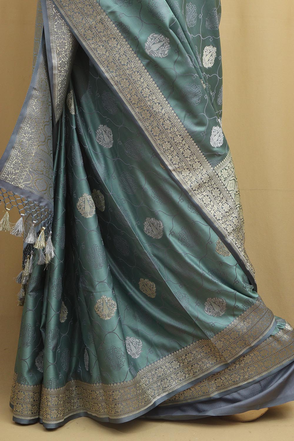 Graceful Grey Banarasi Silk Saree - Luxurion World