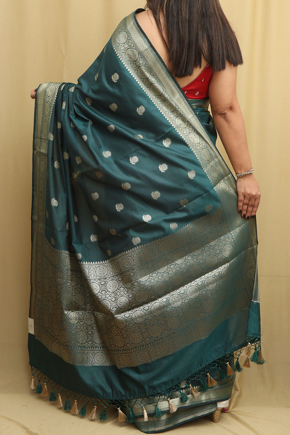 Elegance: Green Banarasi Silk Saree - Luxurion World