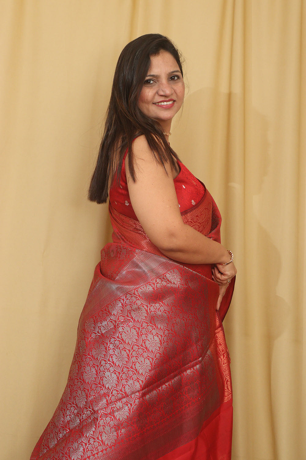 Stunning Red Banarasi Silk Saree - Elegant and Timeless - Luxurion World