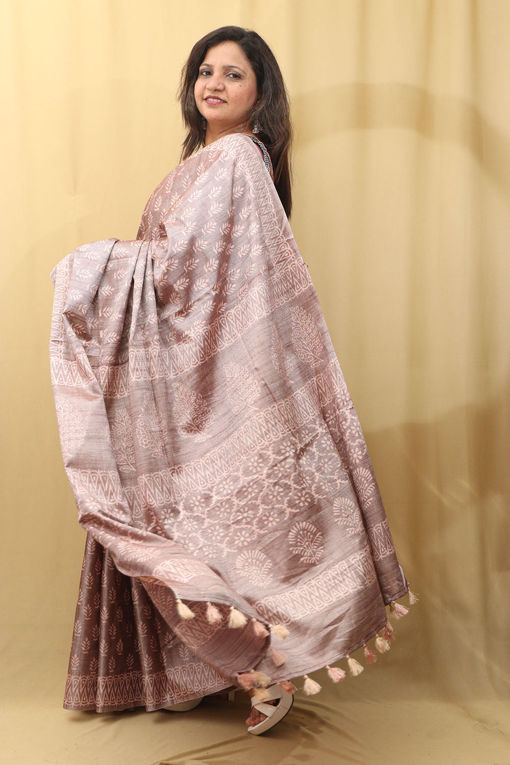 Soft and Elegant Pastel Bhagalpur Silk Saree - Luxurion World