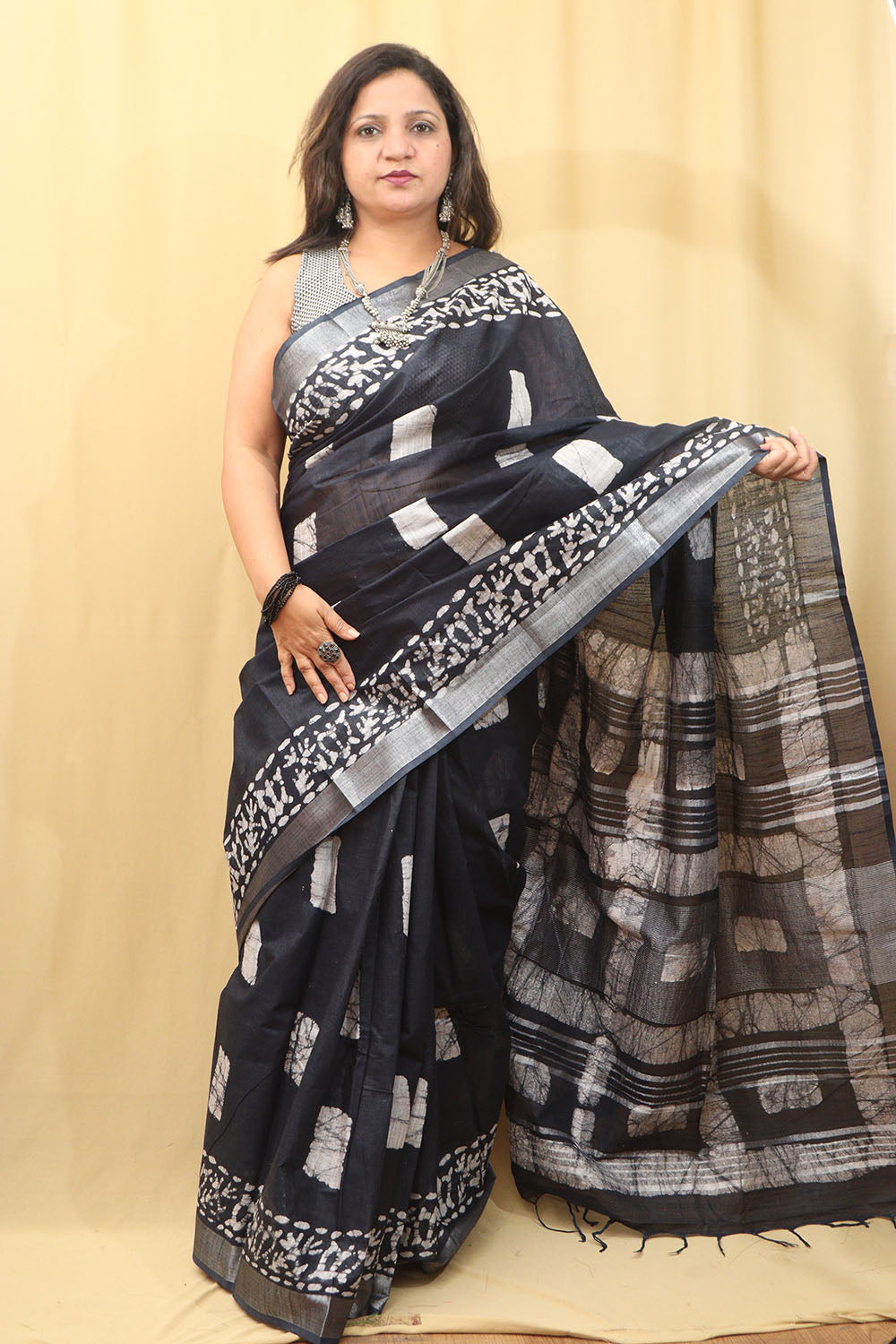 Elegant Dark Blue Linen Cotton Saree: Bhagalpur Beauty - Luxurion World