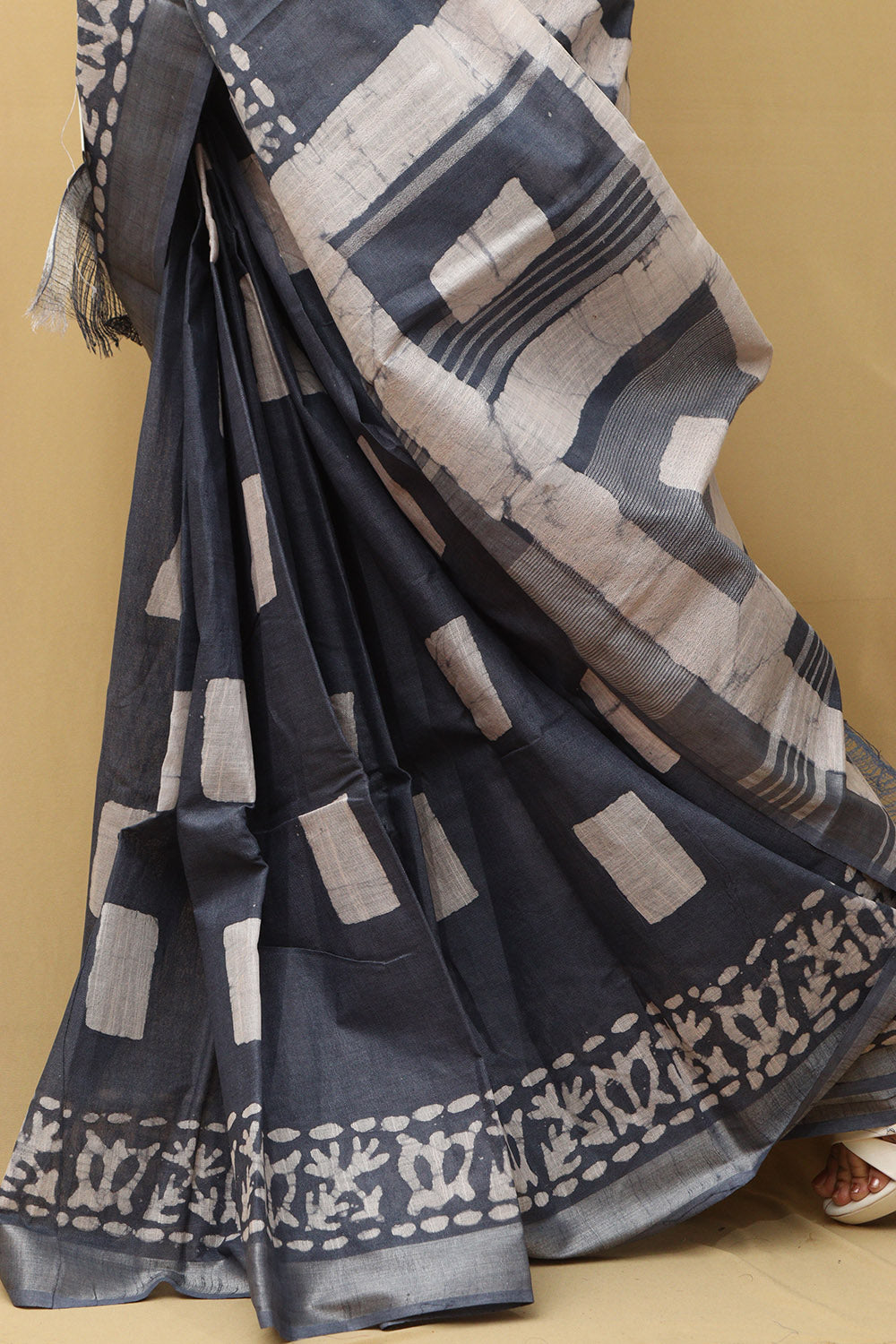 Elegant Grey Bhagalpur Linen Saree - Luxurion World