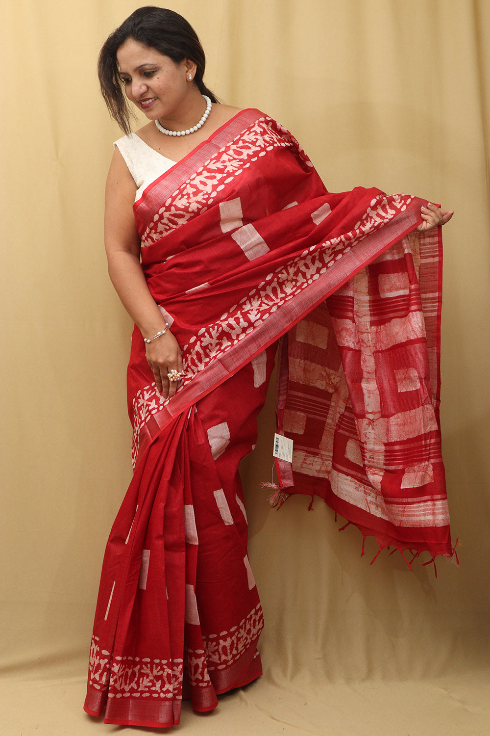 Stunning Red Bhagalpur Linen Saree - Elegant and Timeless - Luxurion World