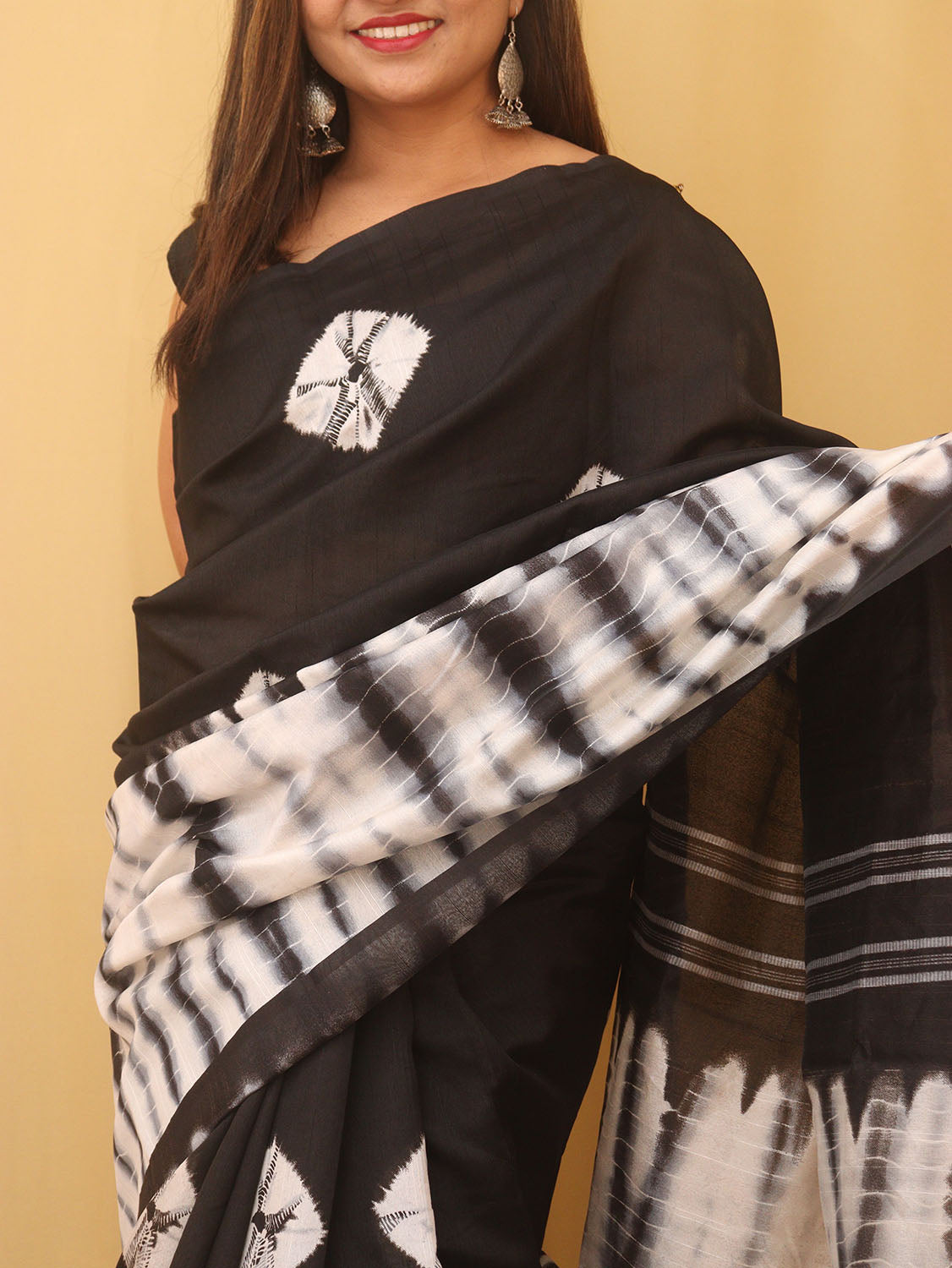 AMOHA- Handcrafted Mulmul Saree – BRIJ BARI