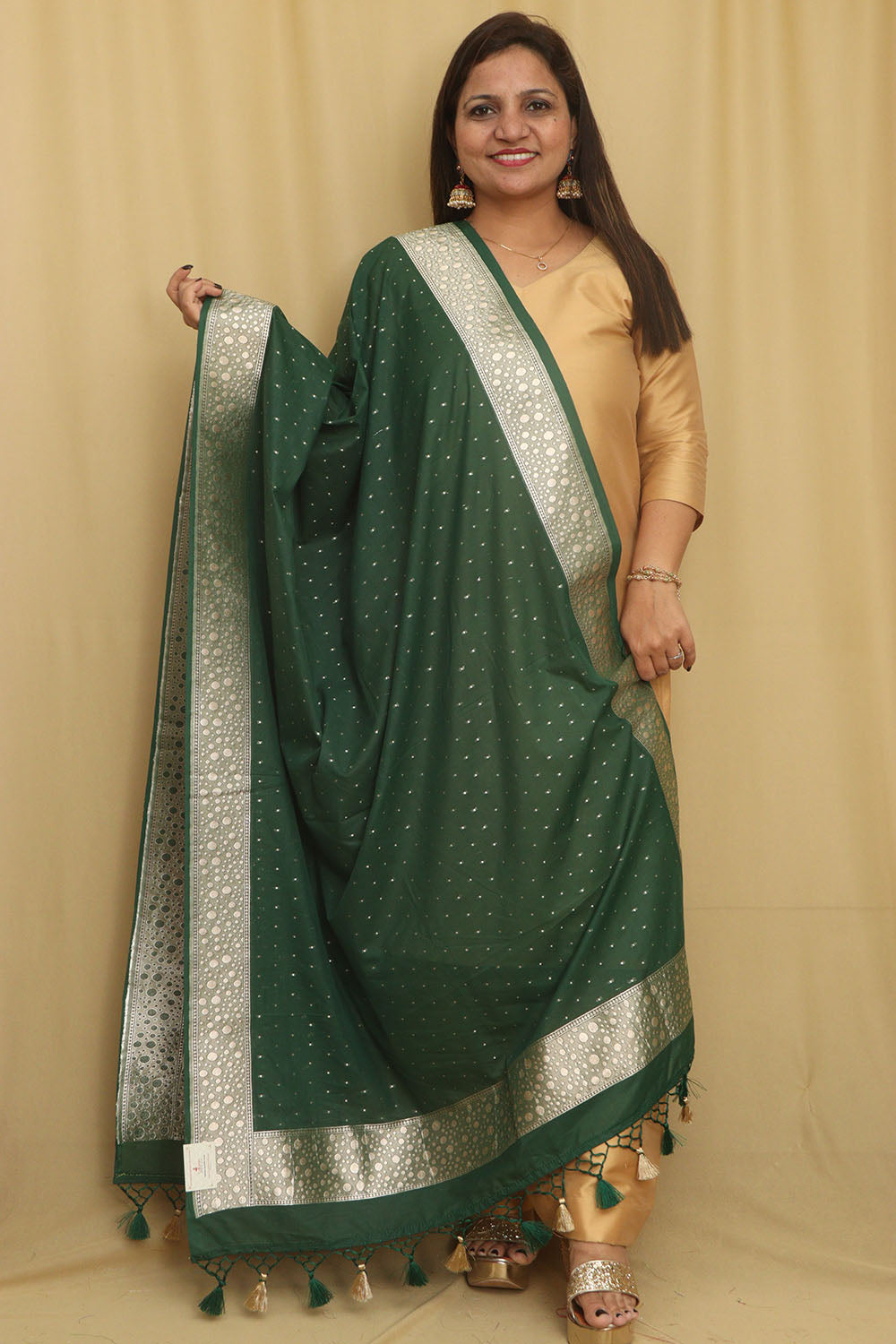 Stunning Green Banarasi Silk Stole - Elegant and Luxurious - Luxurion World