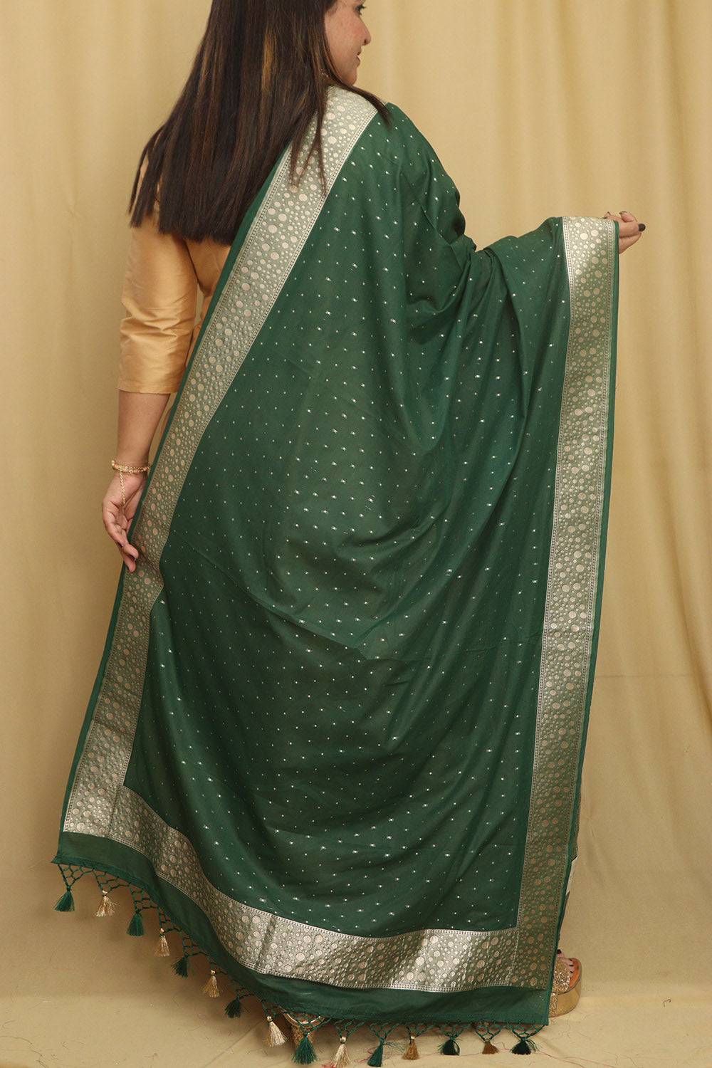 Stunning Green Banarasi Silk Stole - Elegant and Luxurious - Luxurion World