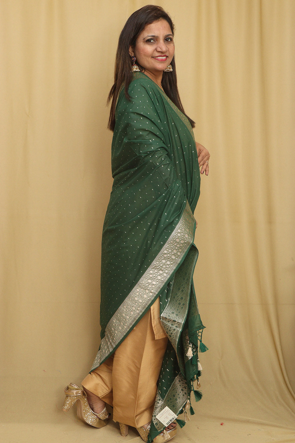 Stunning Green Banarasi Silk Stole - Elegant and Luxurious - Luxurion World