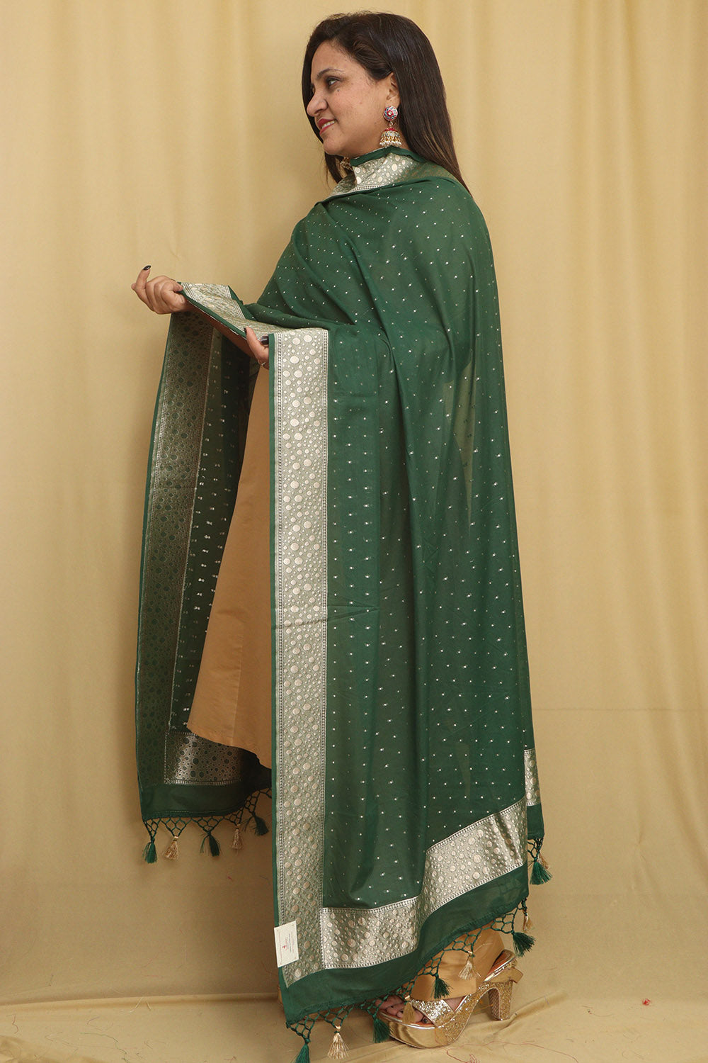 Stunning Green Banarasi Silk Stole - Elegant and Luxurious - Luxurion World