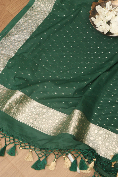 Stunning Green Banarasi Silk Stole - Elegant and Luxurious - Luxurion World