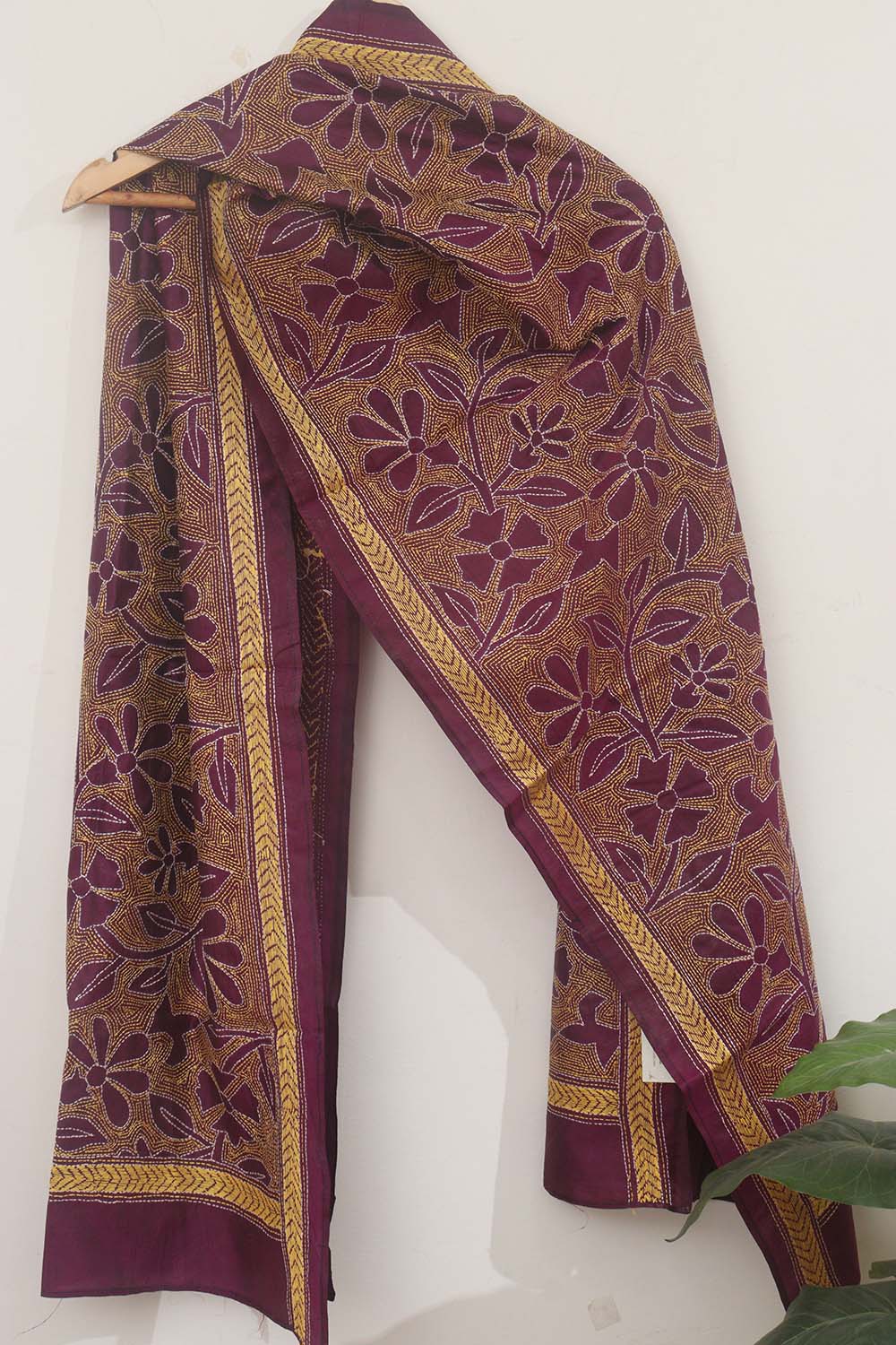 IS2K3MD824011906 Purple Hand Embroidered Kantha Pure Bangalore Silk Stole