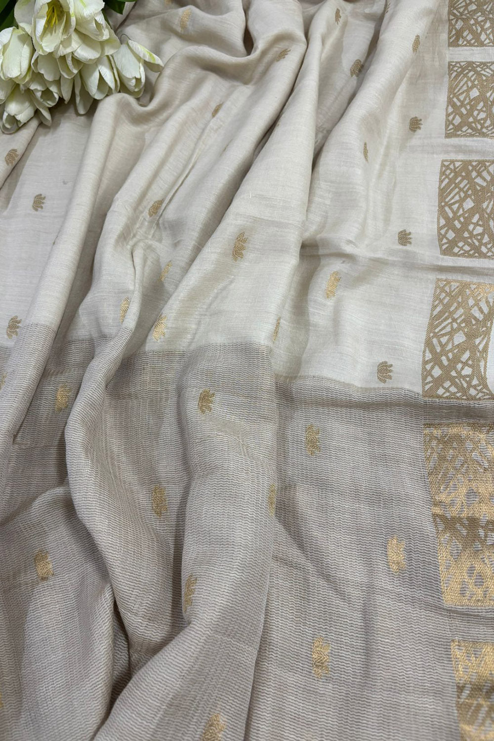 Dyeable Banarasi Moonga Silk Dupatta - Luxurion World