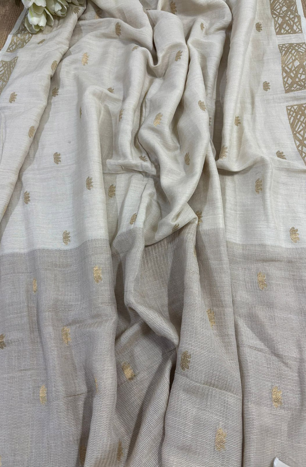 Dyeable Banarasi Moonga Silk Dupatta - Luxurion World