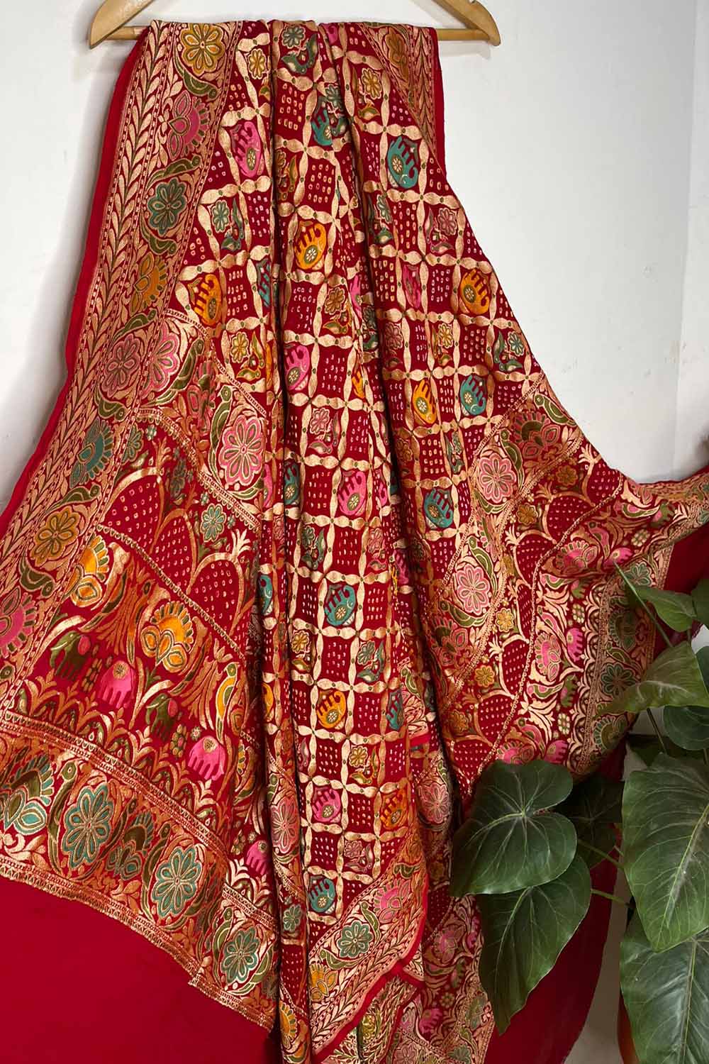 Red Banarasi Bandhani Handloom Pure Georgette Meenakari Dupatta - Luxurion World