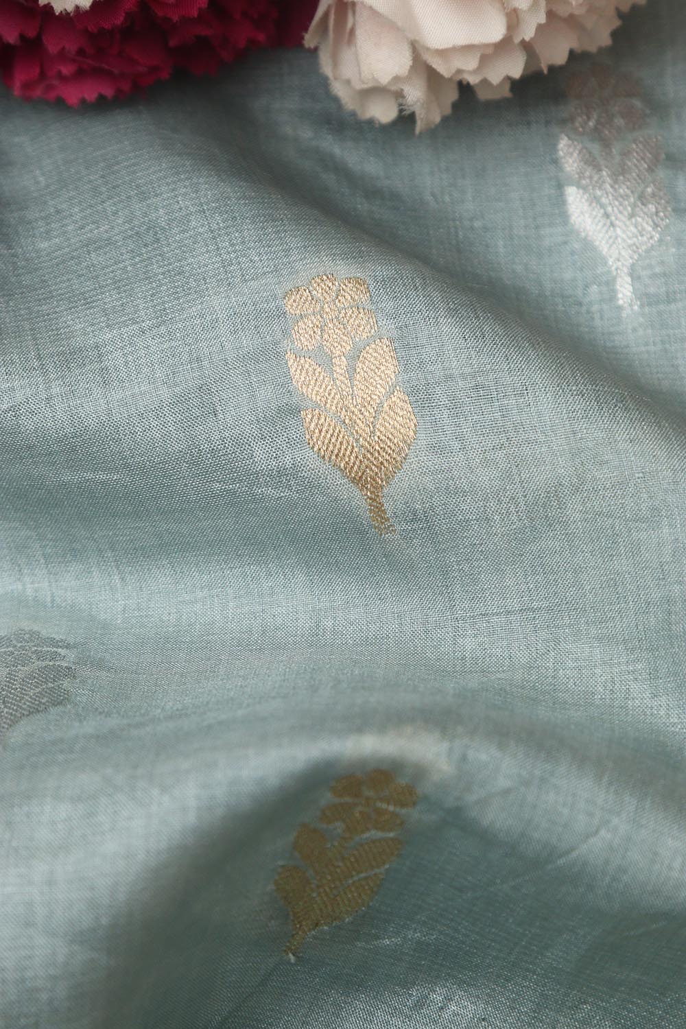 Exquisite Grey Banarasi Handloom Tussar Silk Sona Roopa Fabric ( 2.5 Mtr ) - Luxurion World