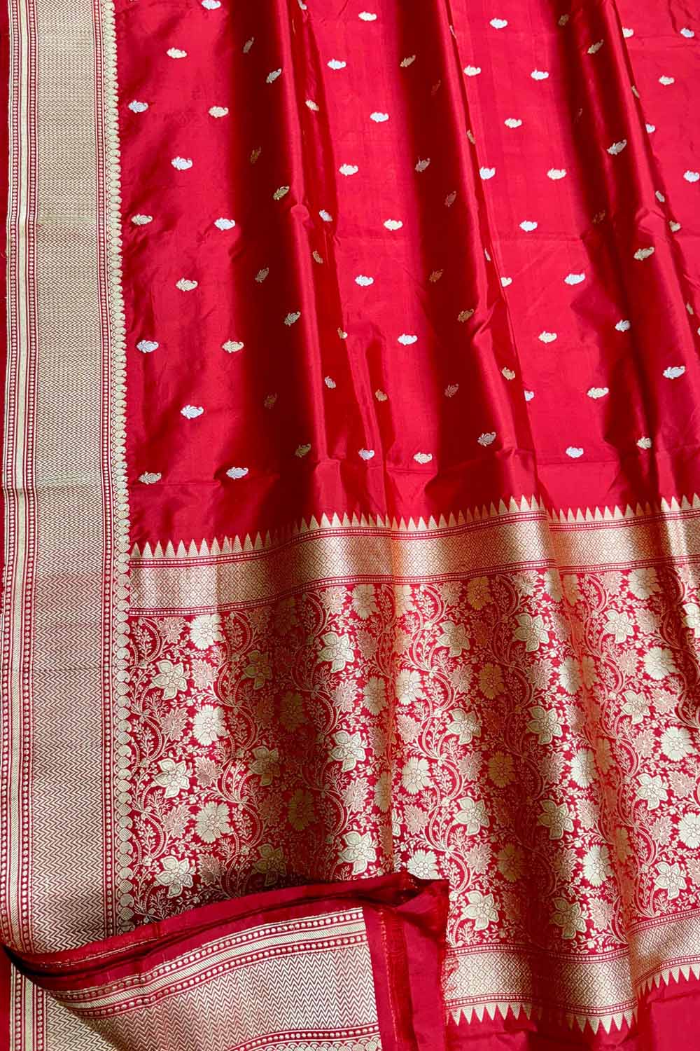 Exquisite Red Banarasi Handloom Katan Silk Saree - Luxurion World