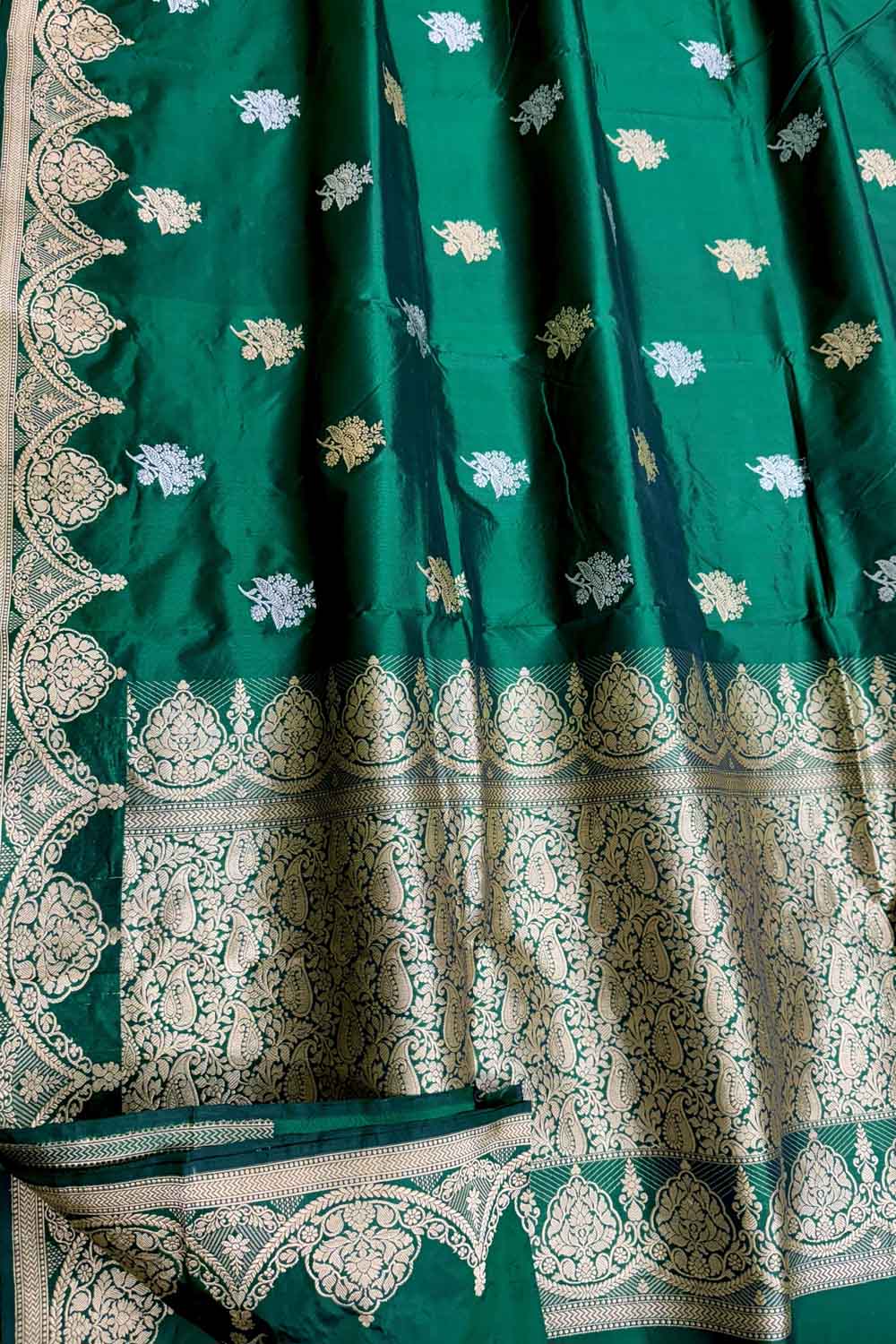 Exquisite Green Banarasi Handloom Silk Saree - Luxurion World