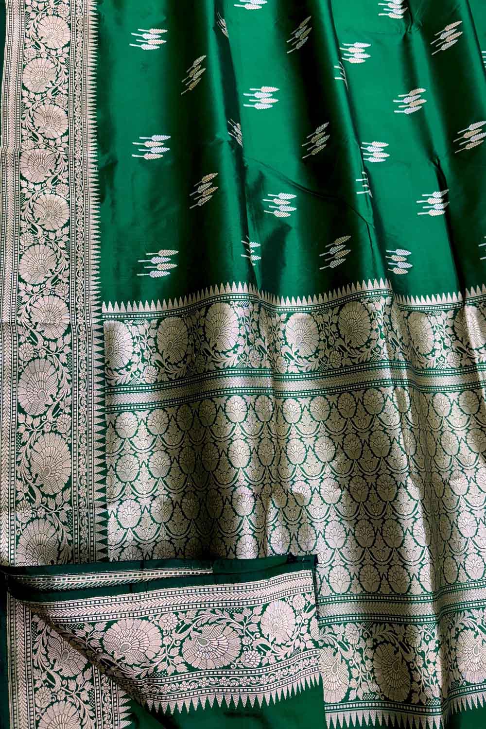 Exquisite Green Banarasi Handloom Silk Saree - Luxurion World