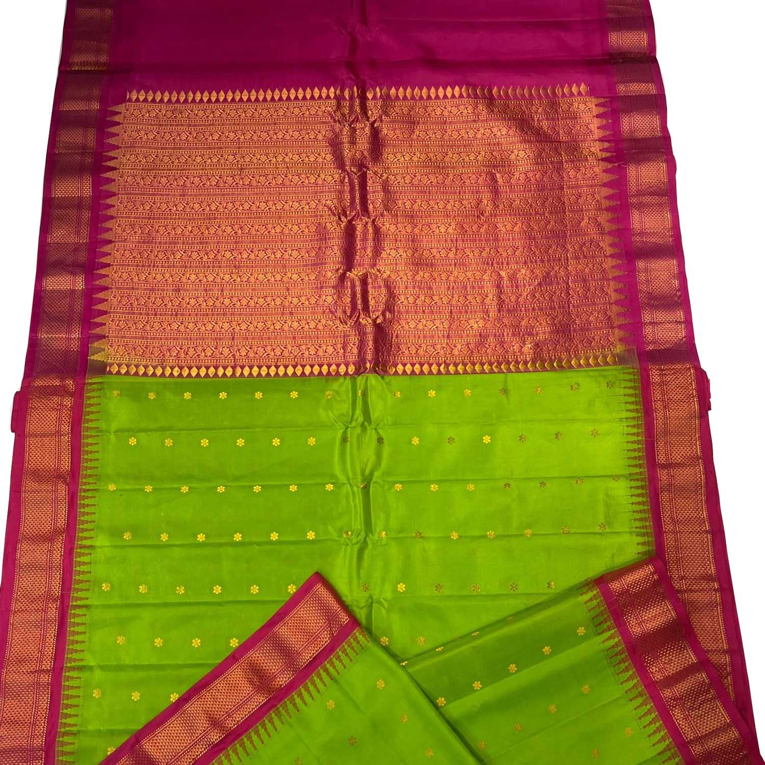 Exquisite Green Gadwal Handloom Pure Silk Saree - Luxurion World