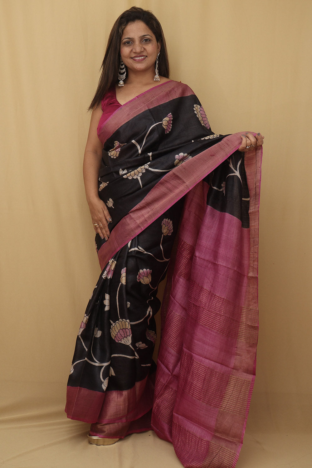 Classy Pure Silk Red Saree with Black & White Kalamkari Pallu – Sujatra