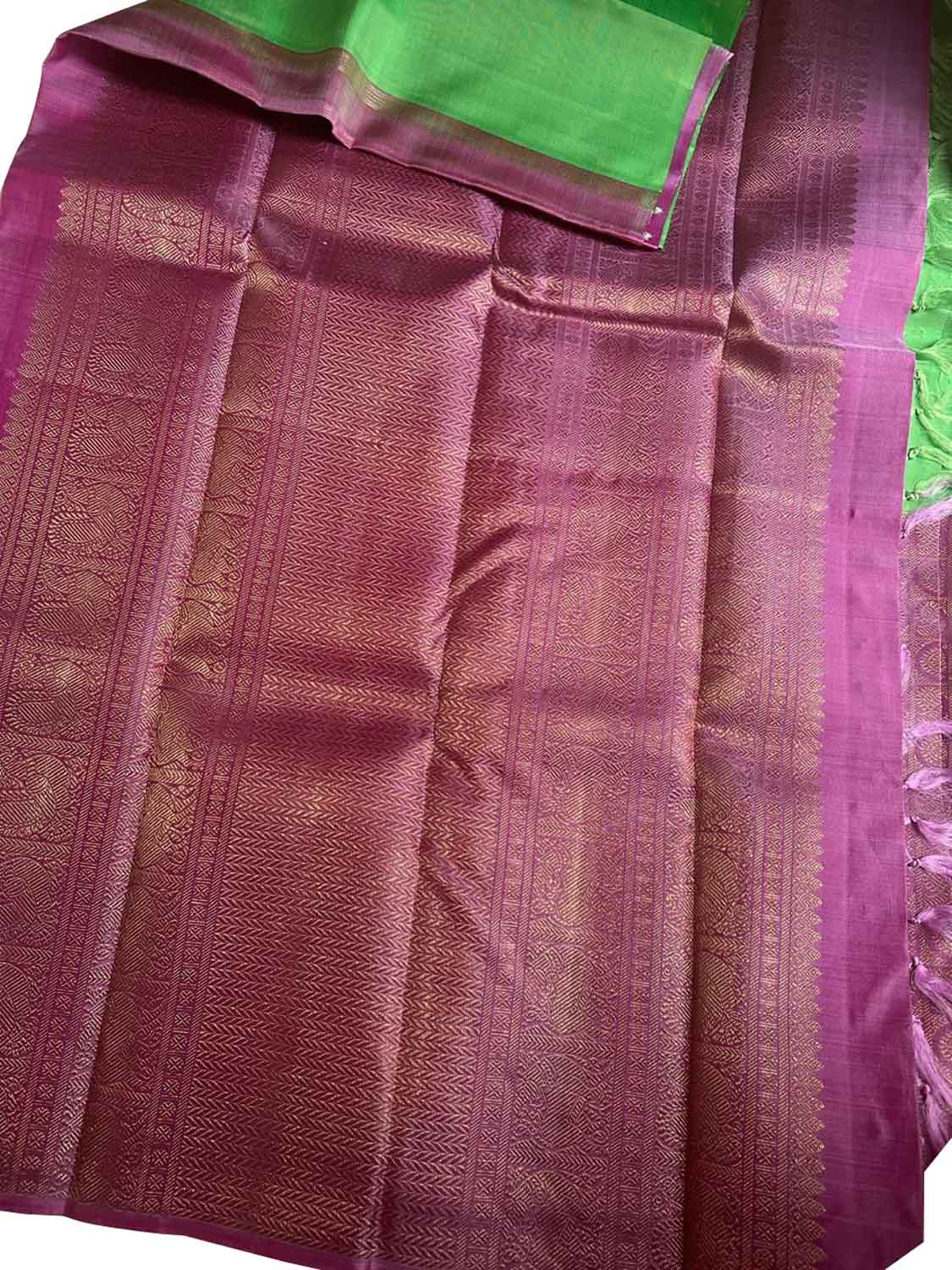 Green Handloom Kanjeevaram Pure Silk Saree - Elegant Luxury - Luxurion World