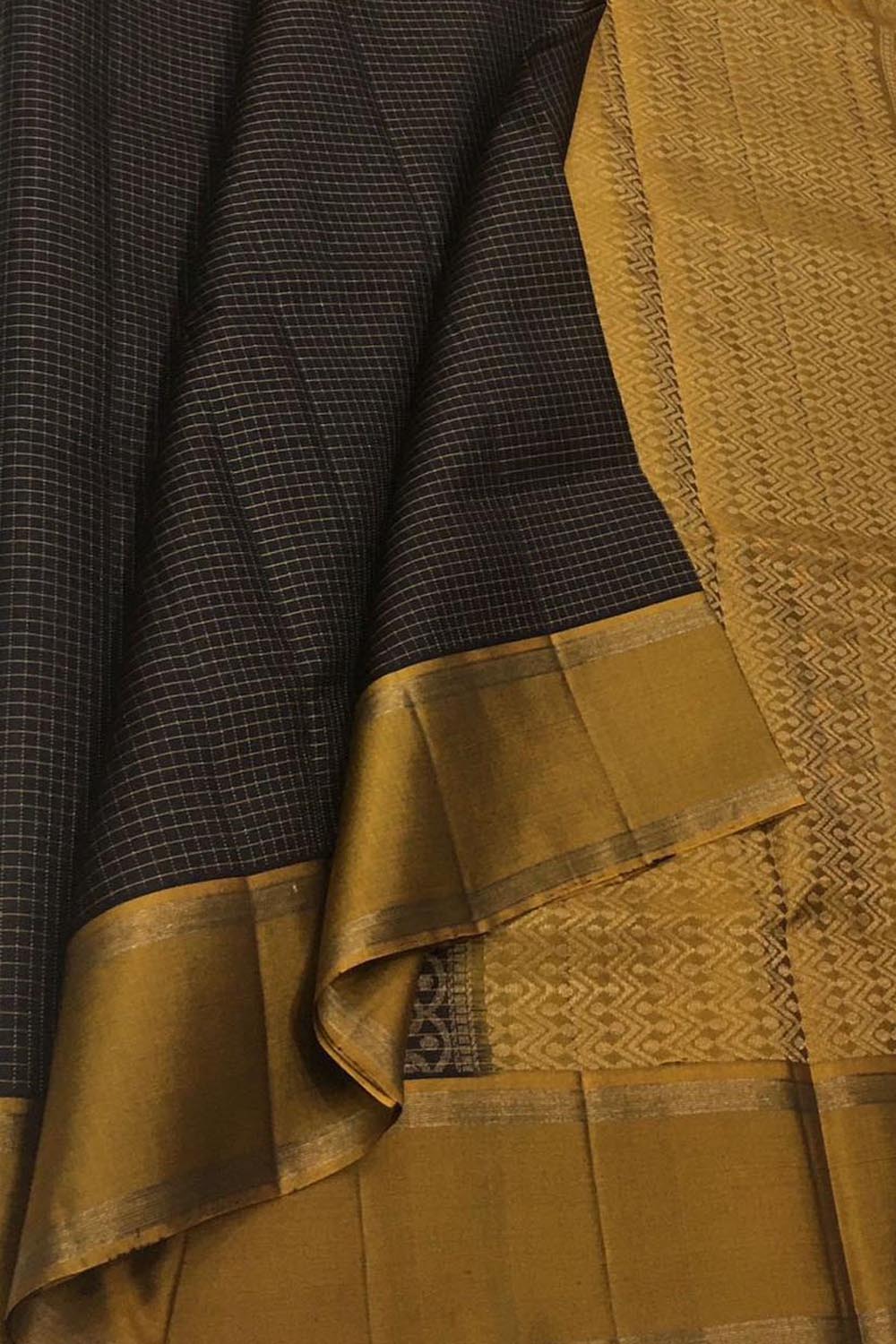 Exquisite Black Kanjeevaram Silk Saree Handloom - Luxurion World