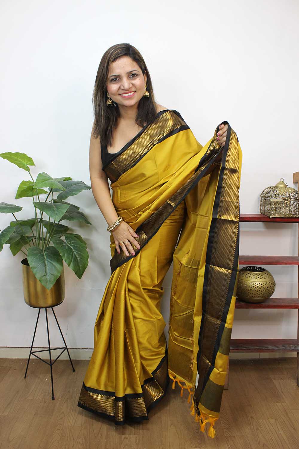 Buy Utsaav ~ Traditional Handloom Pure Silk Paithani Pastel Light Yellow  with Light Pink Border - Very Much Indian – verymuchindian.com