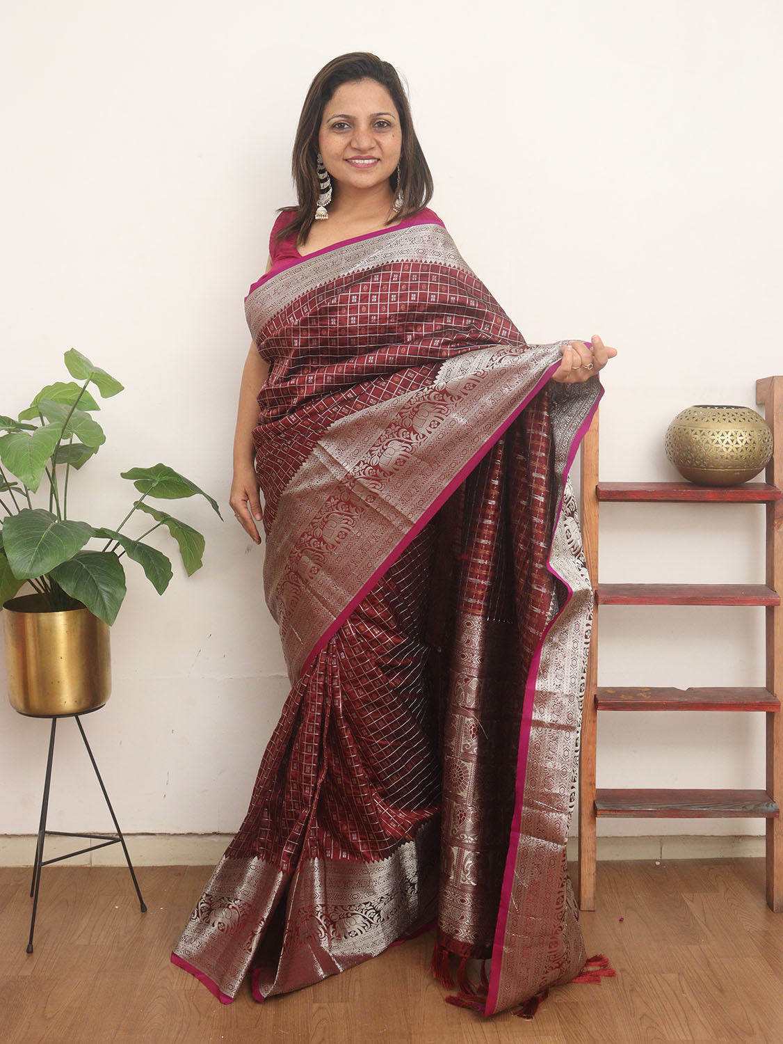 Self Design Kanjivaram Silk Blend, Jacquard Saree (MAROON-RAMA)