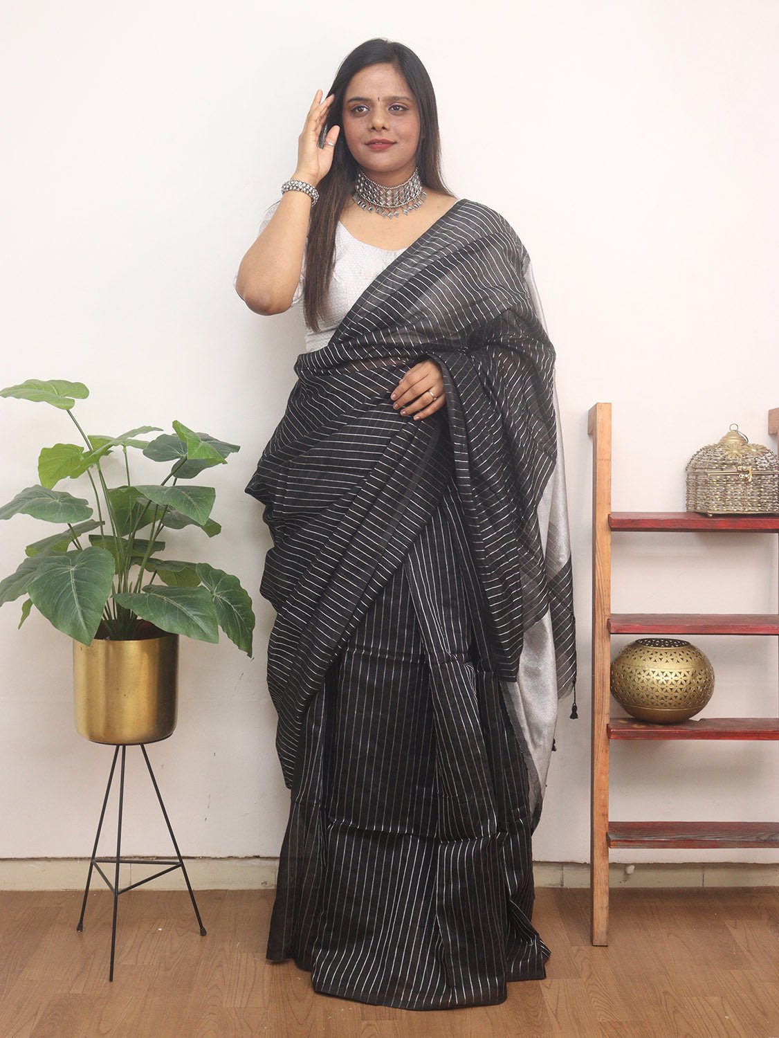 Combination of White & Red Printed Cotton Bengal Handloom Saree for Girls  and Women.