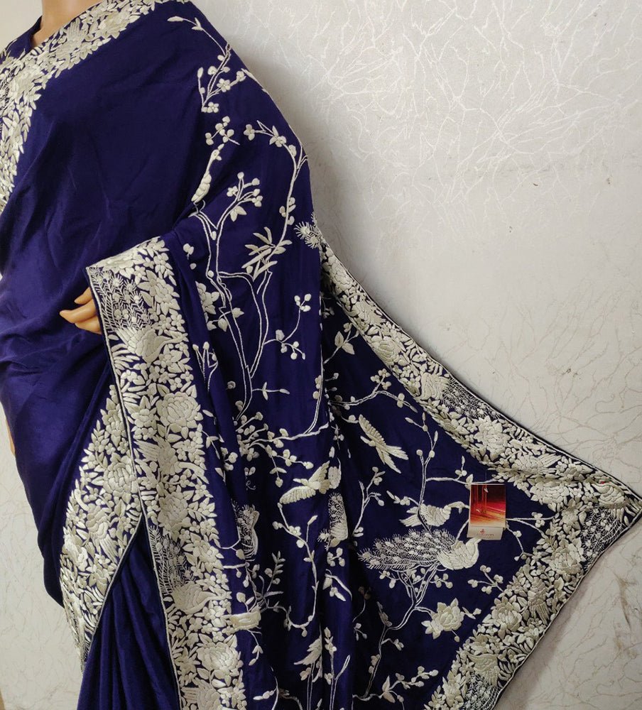 Designer Blue And Off White Velvet Saree at Rs 320/piece | वेलवेट साड़ी in  Surat | ID: 11932065073