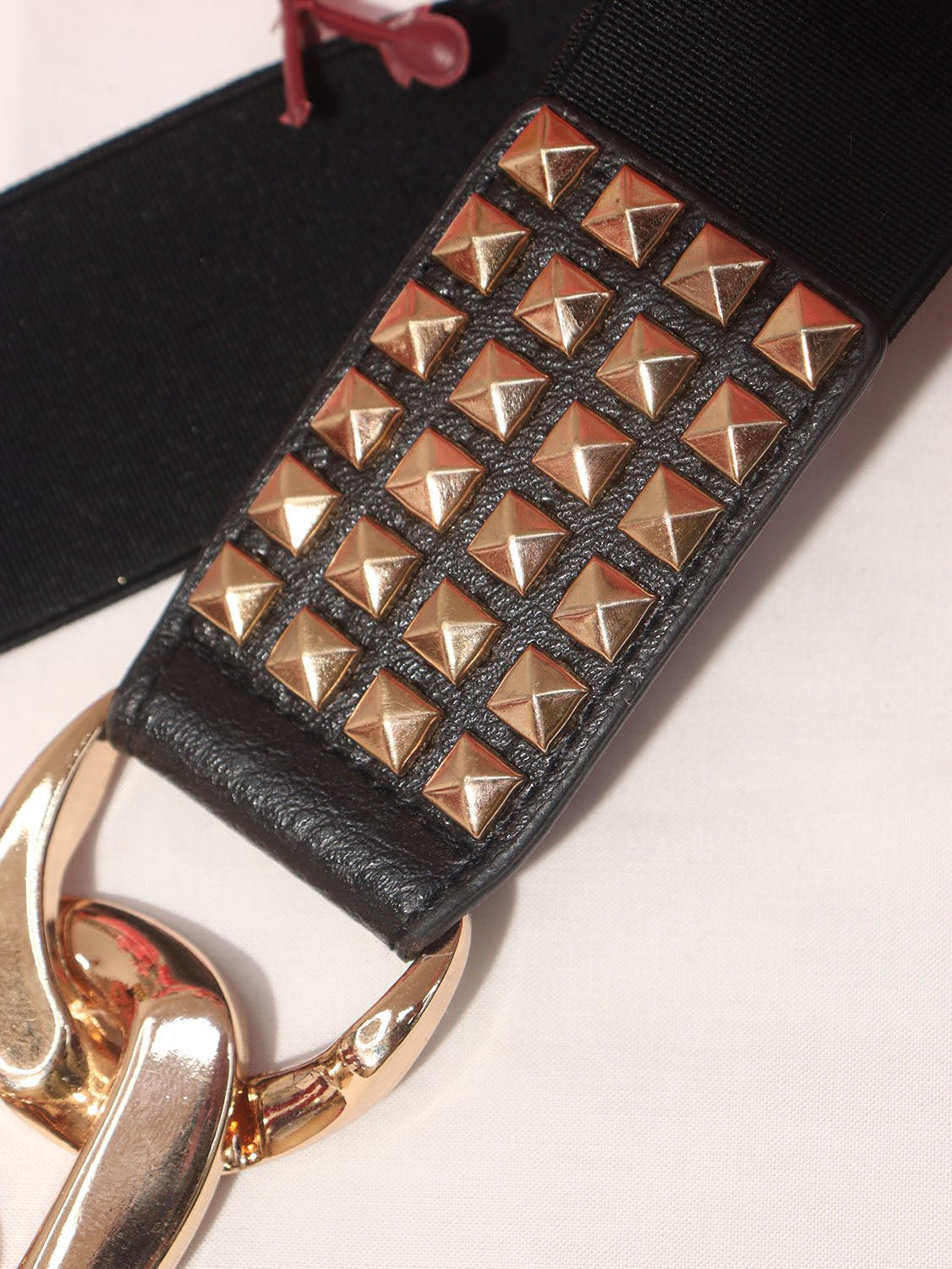 Golden Buckle-Up Belts: Elevate Your Style with Our Exclusive Collection - Luxurion World