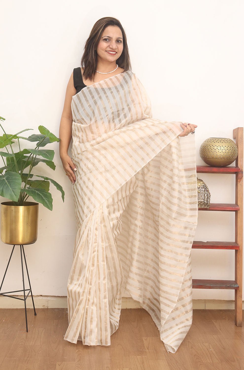 Buy Online Saree - Saree Online With Price - Designer Sarees Rs 500 to 1000  - SareesWala.com