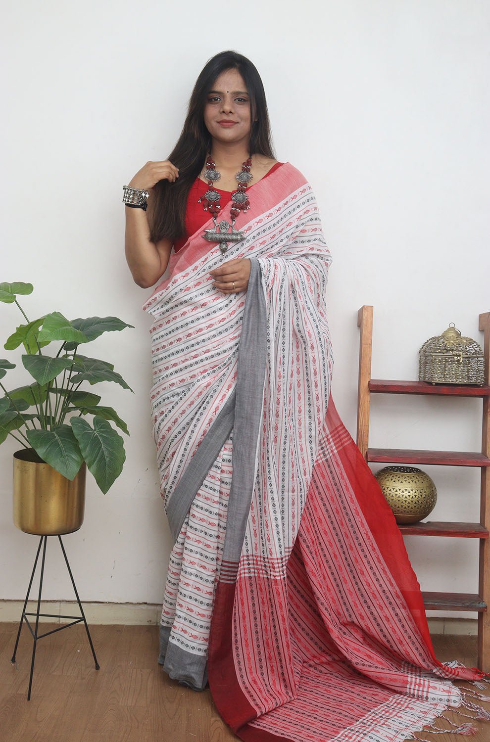 Off White Handloom Bengal Cotton Saree - Luxurion World