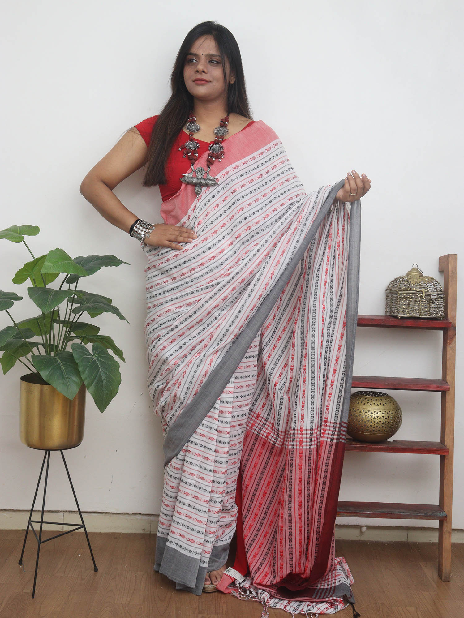 Off White Handloom Bengal Cotton Saree - Luxurion World